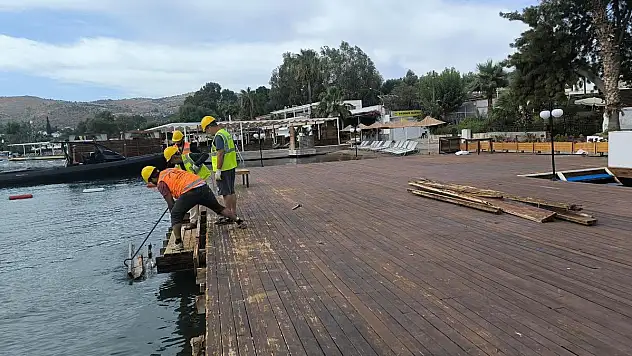 Türkbükü'nde Kaçak İskeleler Yıkılıyor