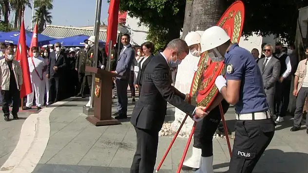Türkiye Cumhuriyeti 98' inci Yıl Dönümü Bodrum Belediye Meydanında Çelenk Bırakıldı