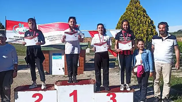 Türkiye Hava Sporları Roket Şampiyonası'nda 3.cü Oldular