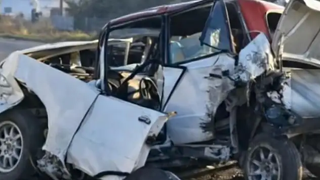 Üç araçlı kaza trafiği kitledi