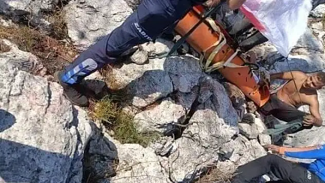 Uçurumdan Düşen Şahıs Helikopterle Kurtarıldı