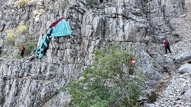 Uçuş kayalıklarda son buldu !