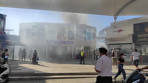 Ünlü Bir Giyim Mağazasında Korkutan Yangın