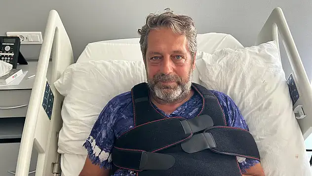 Ünlü sanatçı Bora Gencer ve oğlu motosiklet kazası geçirdi
