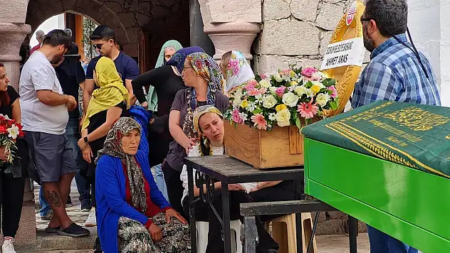 Uraz ve Ablası Karya Son Yolculuğuna Uğurlandı