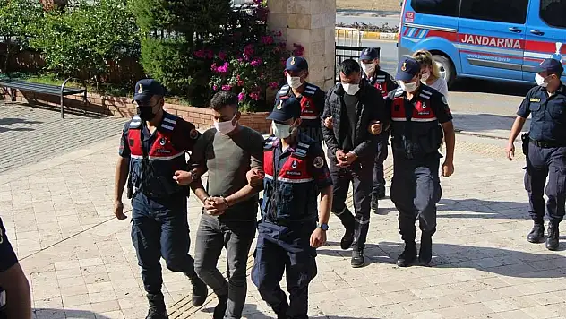 Uyuşturucu Operasyonlarında Yakalanan 5 Zanlıdan 3ü Tutuklandı