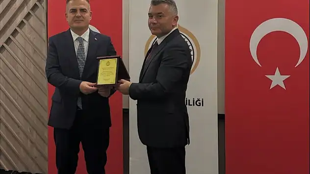 Vali Akbıyık'tan Tuğgeneral Büyük'e plaketli uğurlama