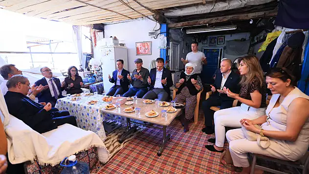 Vali Akbıyık ve Başkanlar şehit ailesini ziyaret etti !