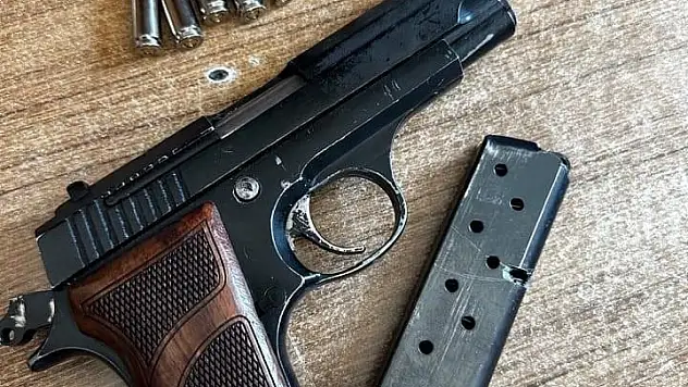 Valizdeki Silah X-Ray Cihazına Takıldı