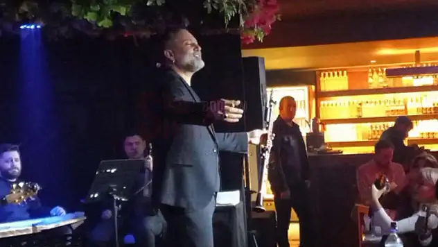 Varyete'de Hüsnü Şenlendirici Gecesi