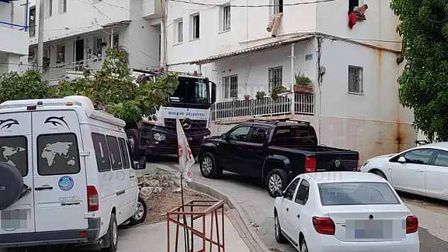 Vatandaş İsyan Etti Belediye Su Tankerinin Önünü Kesti