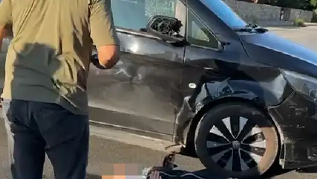 Vip Minibüs Motosikletle Çarpıştı, 1 Yaralı