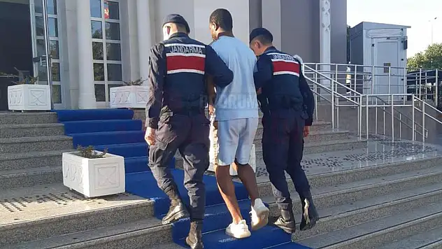 Yabancı Uyruklu Göçmen Kaçakçısı Tutuklandı