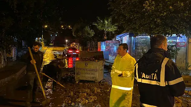 Yağışlarla Oluşan Olumsuzluklara Belediye Ekipleri Müdahale Ediyor