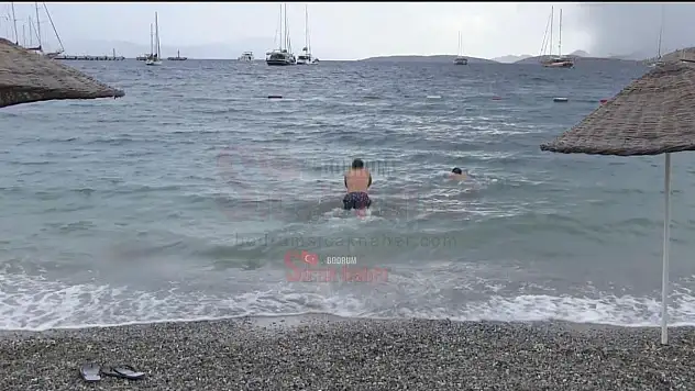 Yağmur, Sel, Turist, Kalabalık, Balık ve Deniz Keyfi Hepsi Bodrum'da