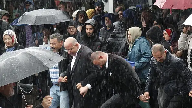 Yağmura Rağmen Saatlerce Horon Teptiler