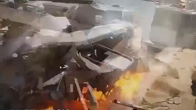 Yakıt ikmali sırasında patlama anı güvenlik kamerasına böyle yansıdı