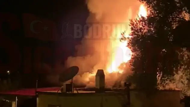 YALIÇIFLİKTE ÇIKAN YANGINDA EV KULLANILAMAZ HALE GELDİ