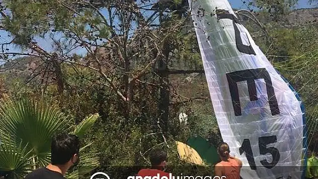 Yamaç Paraşütü Ağaca Dolandığı İçin Mahsur Kalan Pilot İle Birlikte Uçtuğu Kişi Kurtarıldı
