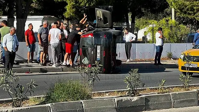 Yan Yatan Araçtan Burnu Kanamadan Çıkarıldı