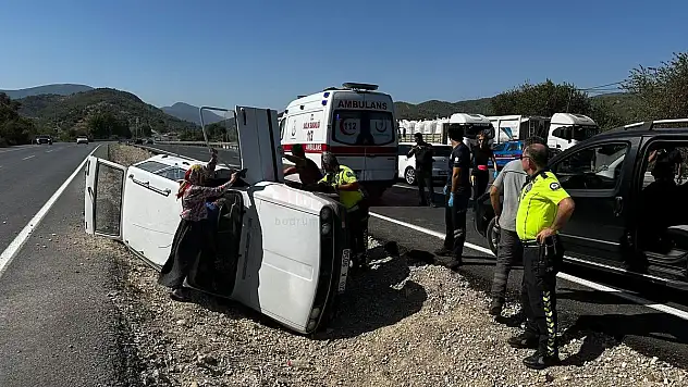 Yan Yatan Otomobilden Yara Almadan Kurtuldular