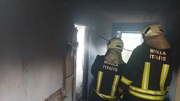 Yanan evde mahsur kalan kişi kurtarıldı