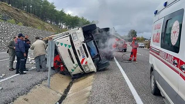 Yanan Kamyondan Yaralı Olarak Kurtarıldı