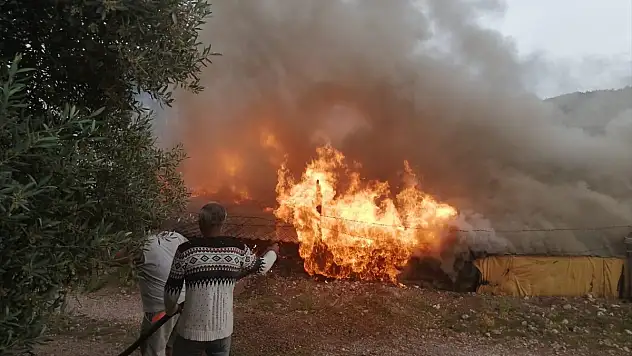 yangın çıkan ahşap ev kullanılamaz hale geldi