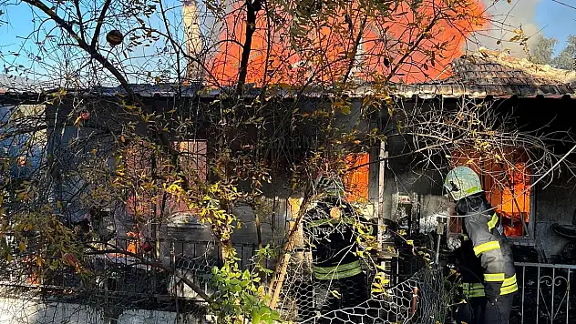 Yangın Çıkan Ev Kullanılamaz Hale Geldi