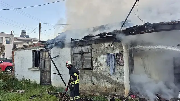 Yangın korkuttu ev alevlere teslim oldu