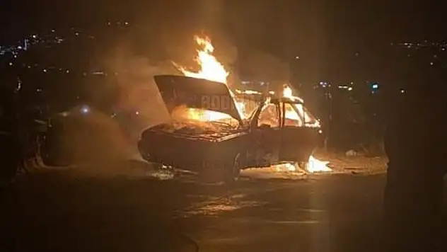 Yangın Otomobili Küle Çevirdi