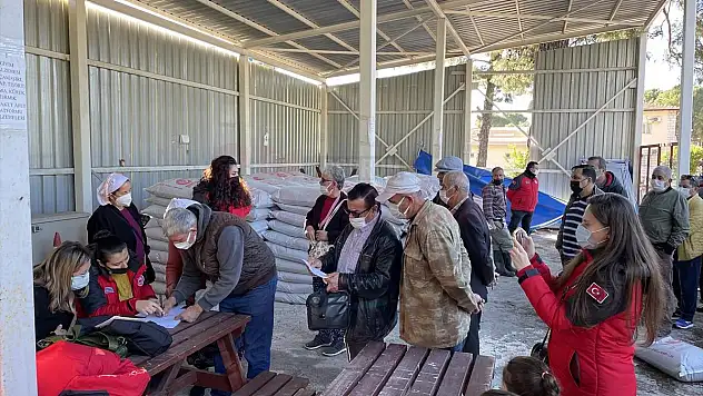 Yangından Etkilenen Üreticilere Arı Keki ve Gübre Dağıtıldı