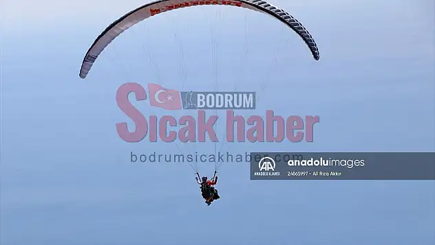 'yarasa adam' diye tanınan genel müdür işinden evine 'uçarak' gidiyor