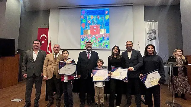 Yarışmada Derece Giren Öğrencilere Ödülleri Verildi