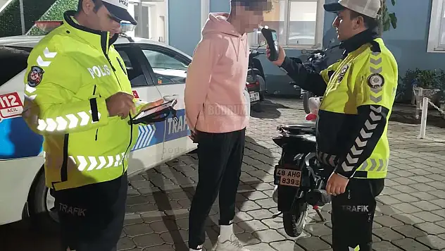 Yatarak Motosiklet Kullanan Sürücüye Ceza Yağdı