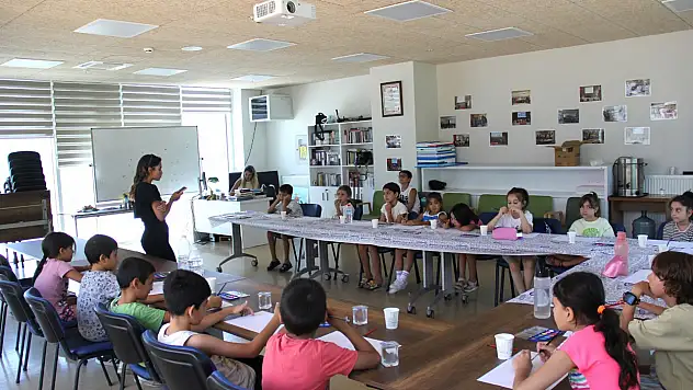 Yaz tatilinde eğitim rüzgârı: Çocuklar hem öğrendi hem de eğlendi