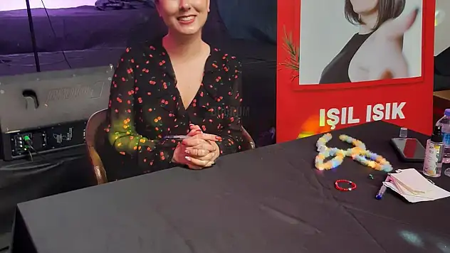 Yazar Işık, Midtown Yeni Yıl Köyünde Okuyucuları ile Buluştu