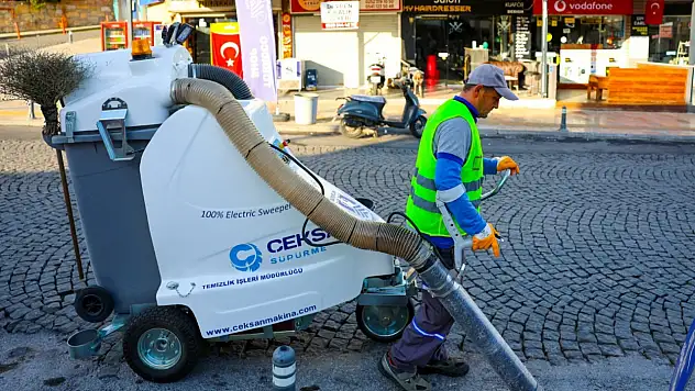 Yeni nesil elektrikli yol süpürme araçları Bodrum sokaklarında