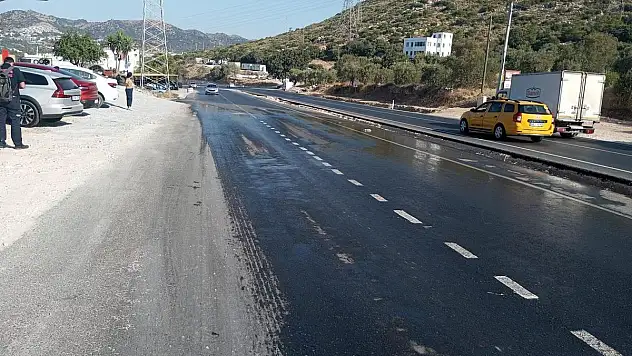 Yeni Yapılan Yolda Su Borusu Patladı