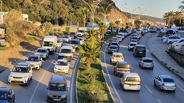 Yeni yıl trafiği uzun araç kuyrukları oluştu
