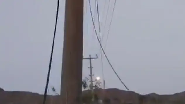 Yerde sürüklenen internet kabloları tehlike saçıyor