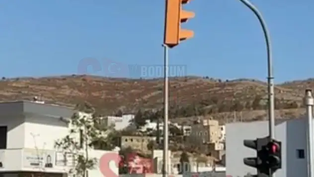 Yerinden Kopan Trafik Lambası Trafikte Korku Dolu Anlara Sebep Oldu