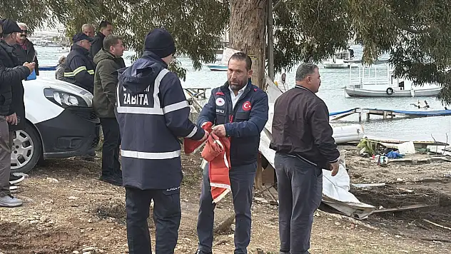 Yıkım durdu teknenin altından Türk bayrağı çıktı