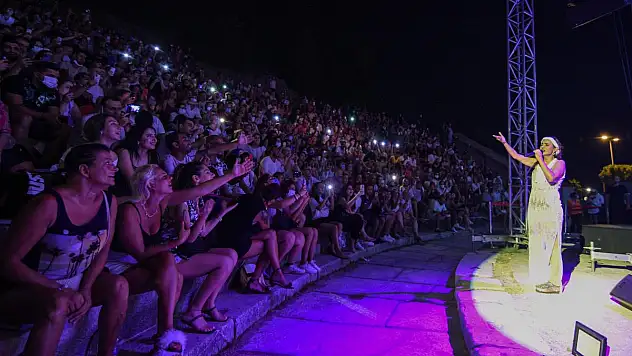 YILDIZ TİLBE BODRUM'U SALLADI