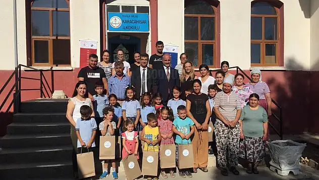 YK Enerji Köy Okulunda Öğrencilere Kırtasiye Seti Hediye Etti