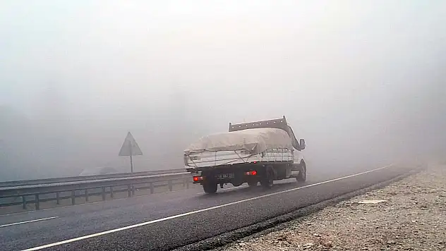 Yoğun sis sürücüleri zorladı