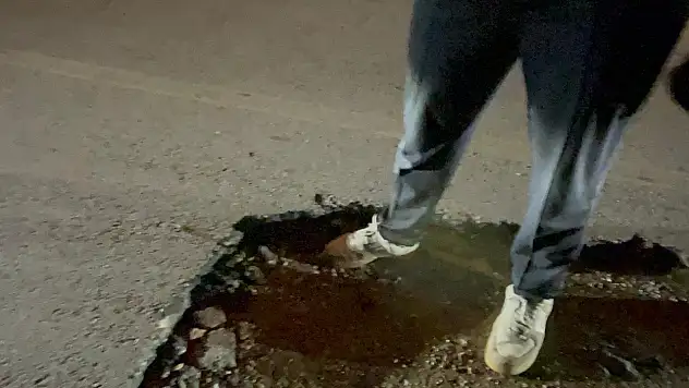 Yol değil tuzak! Cevat Şakir'te çukurlar kazaya davetiye çıkarıyor