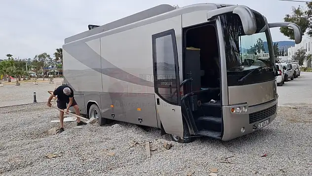 Yola Dökülen Mıcır Araç Sahiplerinin Kabusu Oldu