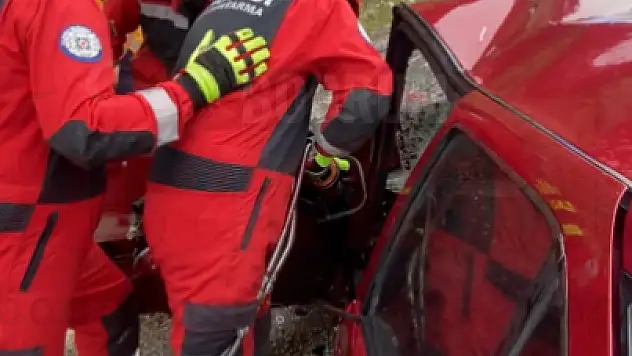 Yolcu Otobüsü Otomobille Çarpıştı, Kazada 2 Kişi Öldü