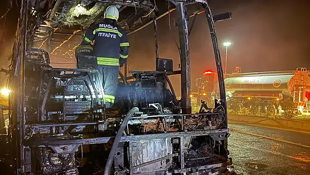 Yolcu Otobüsü Seyir Halinde Alev Topuna Döndü